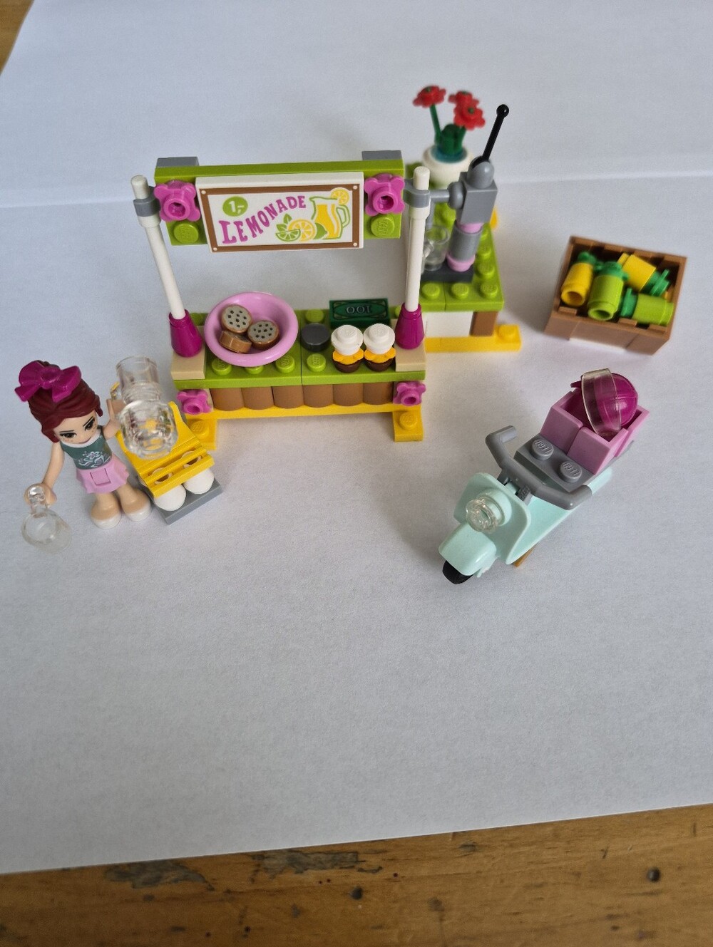 Lego Friends - Mia's Lemonade Stand (#41027) - Officially Retired By Lego - Picture 3 of 8
